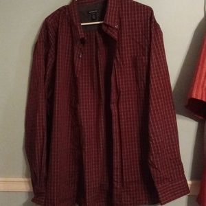 Mens Van Heusen dress shirt EUC